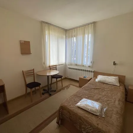 семеен плаза Otel *