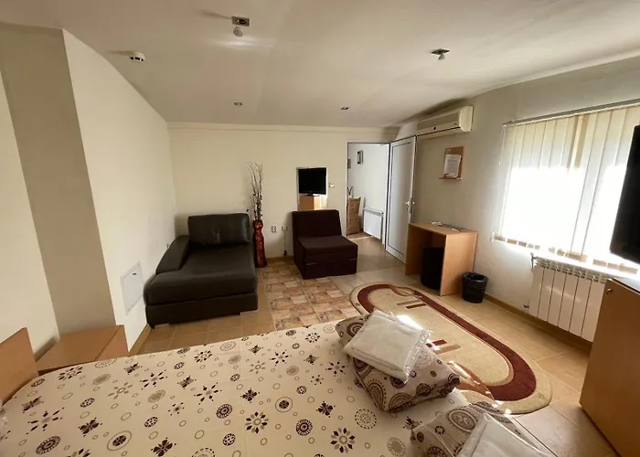 Hotel семеен плаза *