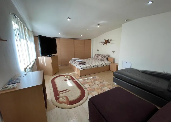 семеен плаза Hotel *